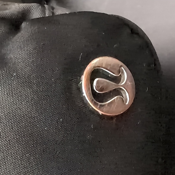 Lululemon Athletica Everywhere Woman's Belt Bag, Black. - Picture 4 of 11